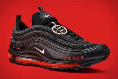 Just months after Nike and Brooklyn-based art collective MSCHF settled a lawsuit over Lil Nas Xs Satan Shoes which were a modified version of Nike Air Max 97s featuring his blood and. . Lil nas x air max stockx